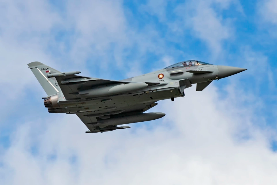 英国将向卡塔尔增派4架"台风"战机