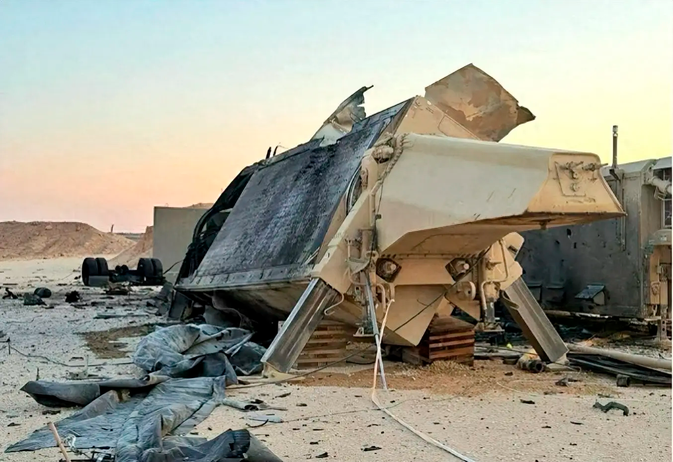 伊朗称24小时内摧毁4部"萨德"雷达