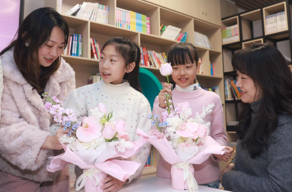 各地多种方式庆祝"三八"国际劳动妇女节