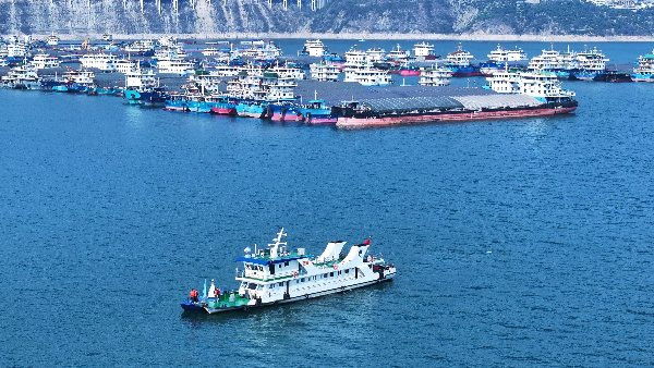 重庆三峡水库水位消落 调整航标保畅通