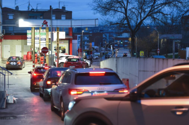 国际油价暴涨 一度逼近每桶120美元