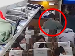 C2623次乘客忙于打电话 两万多元现金遗忘车厢