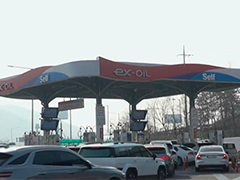 石油供应紧张预期加剧 韩国首尔加油站大排长龙