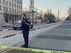 美国一辆货车冲撞白宫附近安全路障