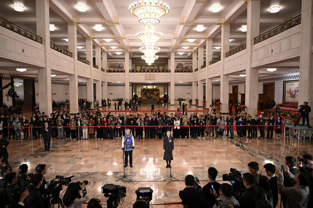 十四届全国人大四次会议第三场"代表通道"开启