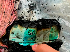 山东广饶超市失火23万现金被烧 银行连夜兑换20余万