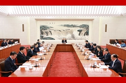 十四届全国人大四次会议主席团常务主席第三次会议举行