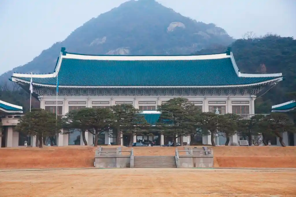 韩国:审慎研究护航霍尔木兹海峡一事