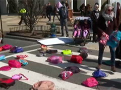 美国 华盛顿民众举行集会 抗议美以对伊朗动武