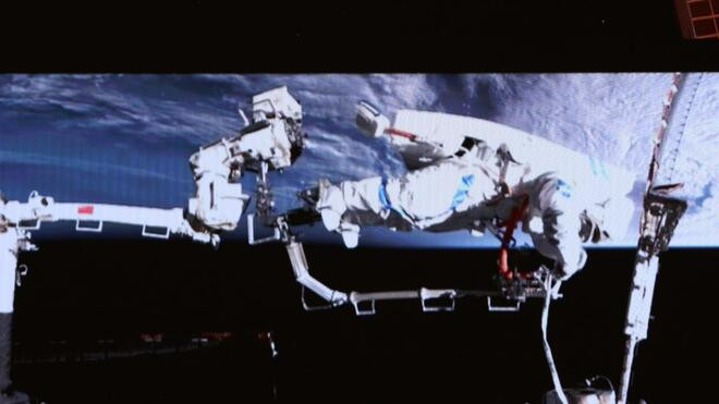 神舟二十一号航天员乘组 圆满完成第二次出舱活动