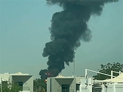 迪拜国际机场附近油罐遭无人机袭击 航班一度暂停后恢复