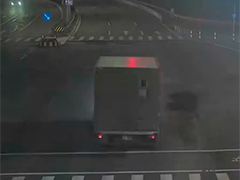 宁波司机折弯车牌闯红灯被处罚