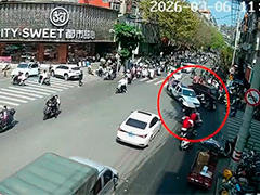 广西博白 幼童路口晕厥 辅警警车护送