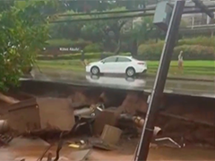 夏威夷遭遇罕见"科纳低气压"风暴 毛伊岛降雨超500毫米 道路坍塌居民被困