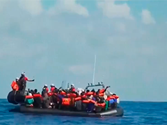 地中海连发移民船难 123人获救 两岁幼童坠海失踪