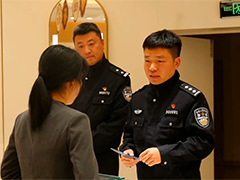 广西桂林老人被骗购买十万黄金手镯 警方紧急拦截