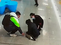 江苏南通乘客突发呼吸性碱中毒 地铁员工迅速施救