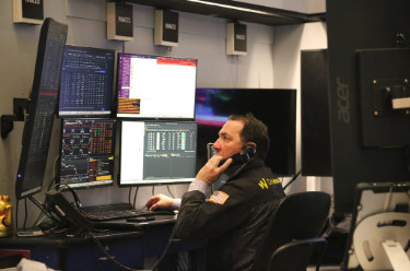 纽约股市三大股指18日显著下跌