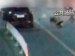 深夜三车相撞 肇事司机逃逸