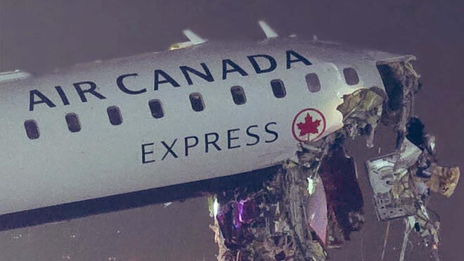 纽约客机和消防车相撞 正副机长遇难