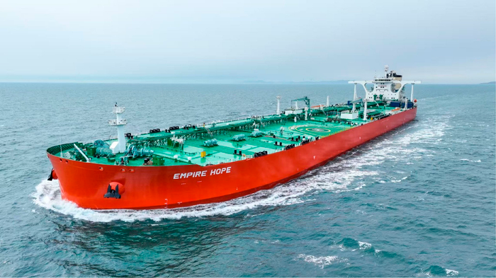 我国自研新一代超大型油船今天成功交付