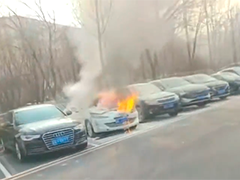 汽车突发自燃 微型消防站高效处置
