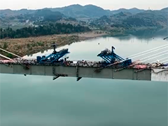 四川南充成达万高铁嘉陵江特大桥今天合龙