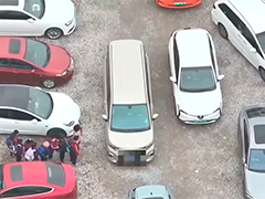 核载9人实载11人 奉贤警方查处超员接送学生车辆