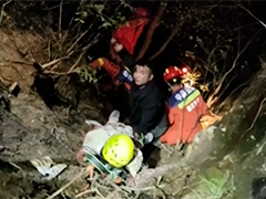 驴友登山摔伤被困 多方力量连夜救援