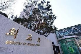 韩国强烈抗议日本政府审定通过歪曲历史内容的教科书