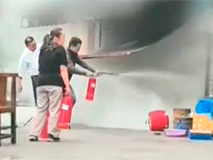 民警就餐偶遇火情 果断出手化险为夷