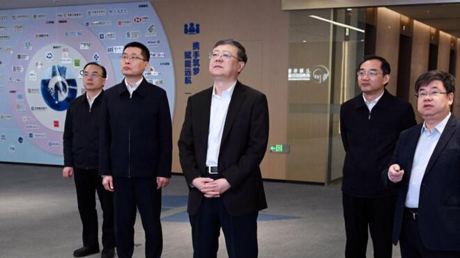 陈吉宁调研上海市企业走出去综合服务平台建设情况