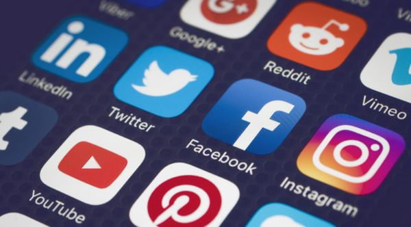 英国将对限制青少年使用社交媒体展开试点