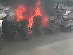 电动自行车车棚起火 多方合力成功扑救