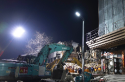 黑龙江海林一建筑发生部分坍塌 9人被困 2人已被找到