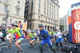 轮滑+路跑!两大赛事外滩上演"速度与激情"