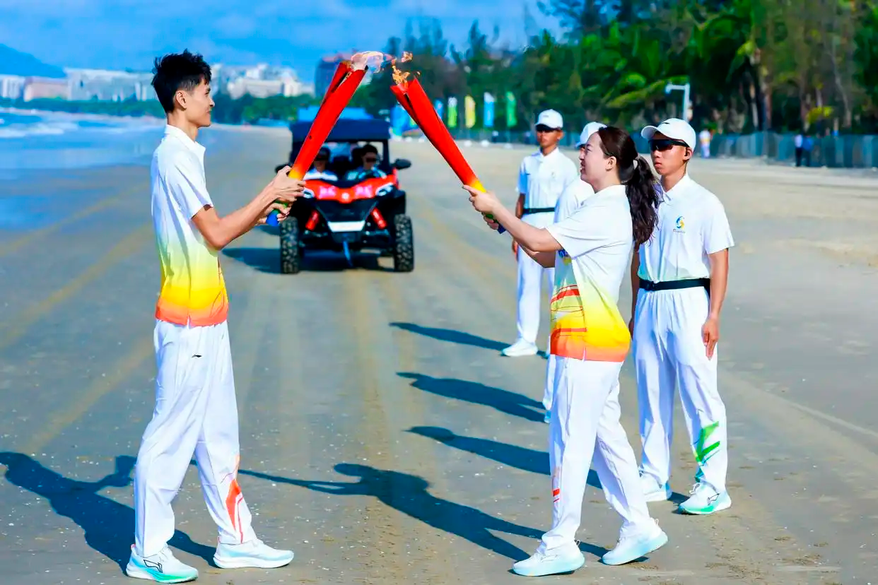 海南三亚 第六届亚洲沙滩运动会火炬传递活动举行