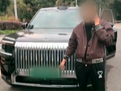 男子无证驾驶遇上检查 临时换座被抓现行