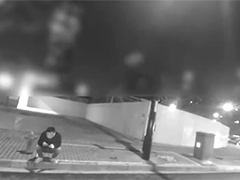 乘客醉酒深夜丢现金 警方帮忙寻回