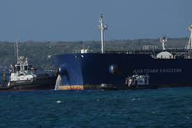 载有10万吨石油的人道主义油轮抵达古巴