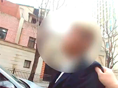 交警救助突发癫痫市民手指被咬 忍痛直至急救人员到达