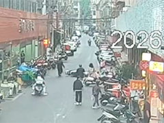 7岁男童突然冲出马路 被撞后负全责