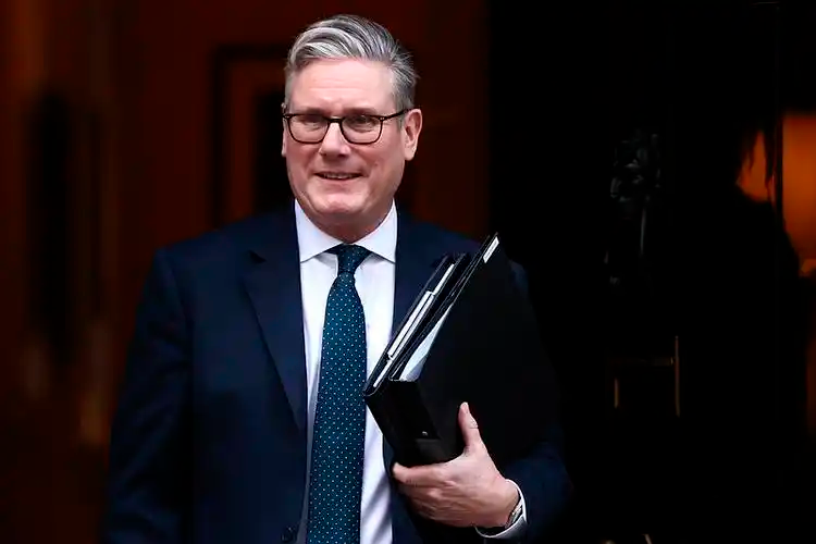 英国首相和法国总统通话讨论中东局势