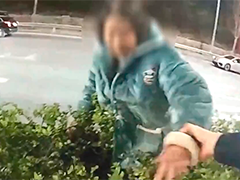 八旬老人深夜逆行 民警救助化险为夷