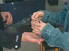 女子遗失4万元项链 民警细致排查终寻回