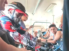 古巴燃油危机升级 廉价"单车巴士"助民众穿越海底隧道