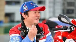 零点故事 有梦想就去追 张雪的"飞驰人生"