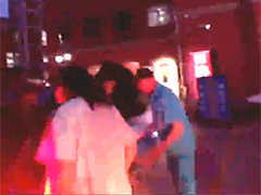 孕妇临产被堵路上 交警护送平安抵院