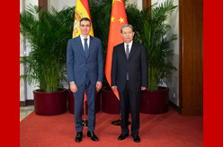 赵乐际会见西班牙首相