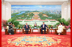 习近平夫妇同苏林夫妇亲切话别